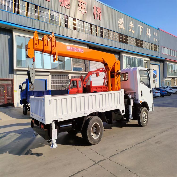 临江市三轮随车吊定制 农用改装机自备吊中瑞长期出售