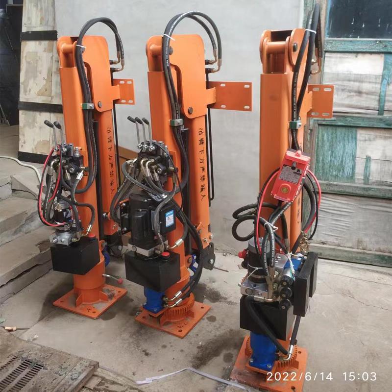 临江市重汽蓝牌随车吊 3.2吨 国六动力强 液压驱动 农用自卸起重机